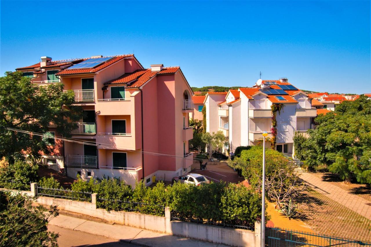 Hotel Pansion Hrga Vodice Esterno foto