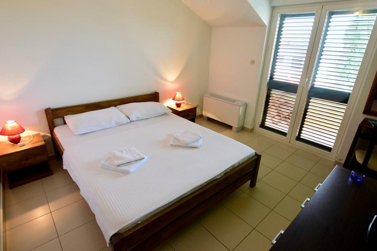 Hotel Pansion Hrga Vodice Esterno foto